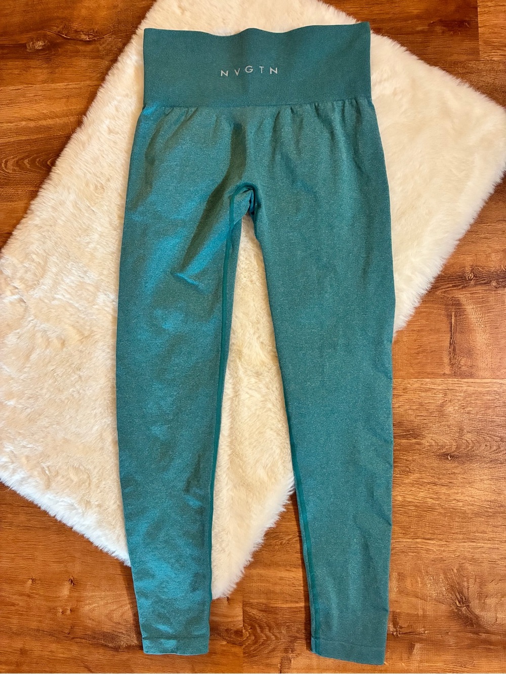 NVGTN Teal NV Seamless Leggings Size Small
NVGTN woven on back waistband Fitness
